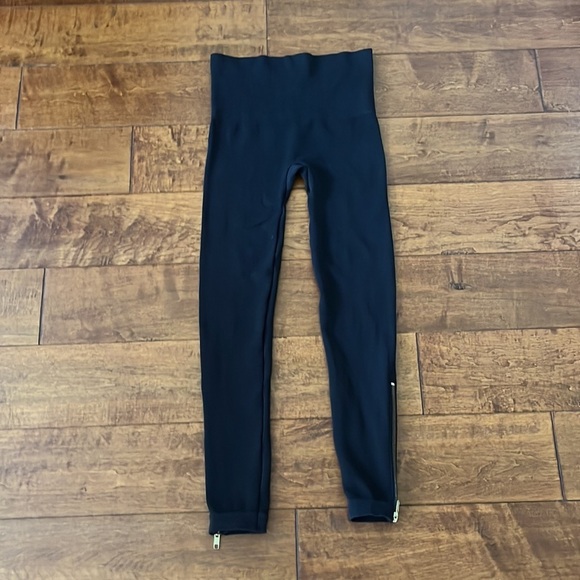 Spanx Look At Me Now Seamless Side Zip Leggings - Picture 5 of 12